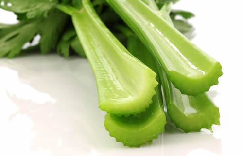 芹菜对头发有补水效果防止头发毛躁干枯