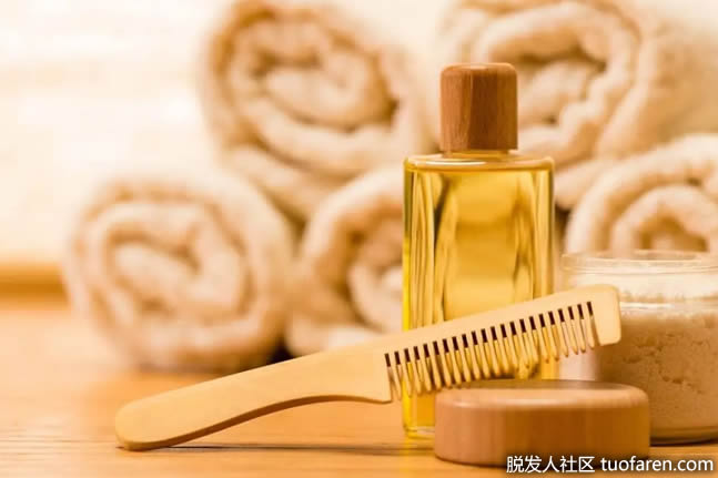 使用油按摩以防止头发掉落