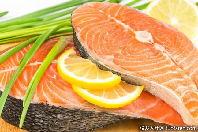 鲑鱼富含Omega-3脂肪酸。