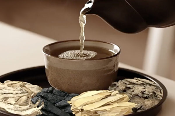头发的生长需要肝血供养，可以喝四物汤加麦门冬补血。
