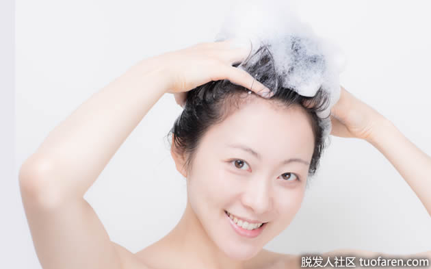 正确并确实的清洁头皮