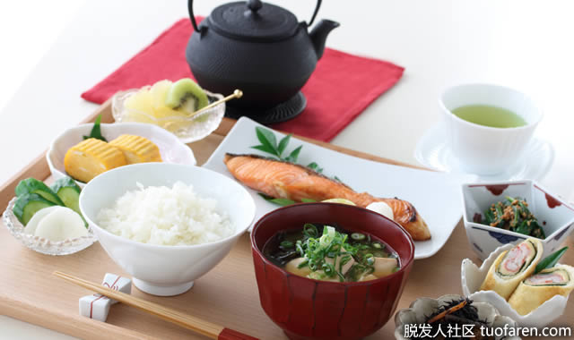 饮食均衡对抗换季掉发
