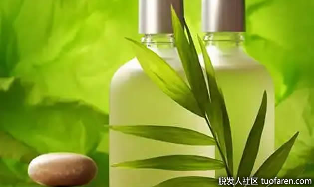 使用天然或不含化学物质的洗发水